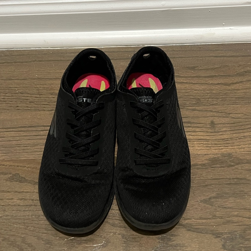 Womens size 6.5 Sketchers sneakers
